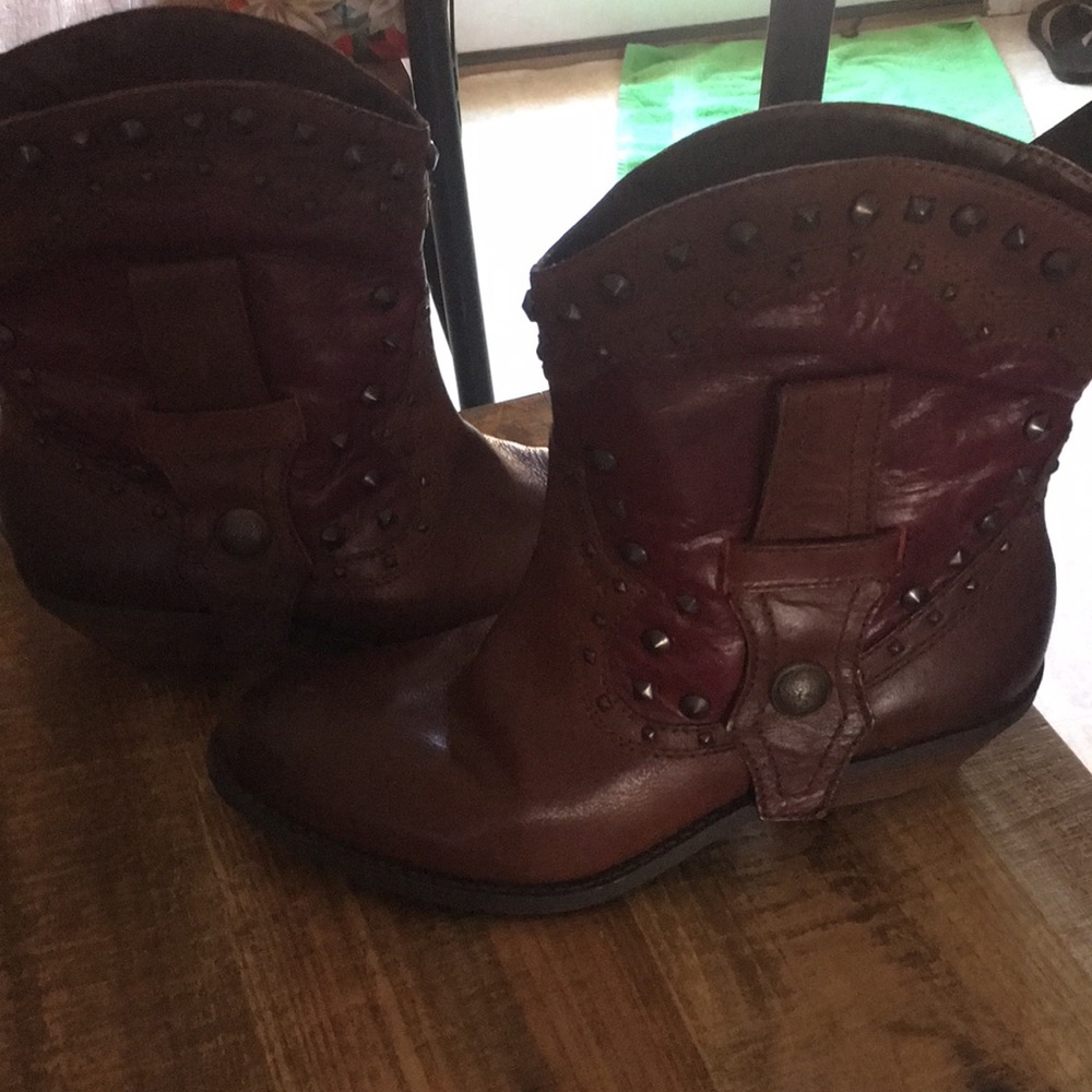 Ladies boots